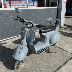grijze NOVA e-scooter