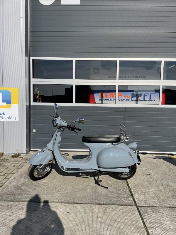 grijze NOVA scooter Lelystad